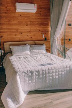 Zdravotne prínosy dubových postelí — ako môže materiál ovplyvniť spánok?