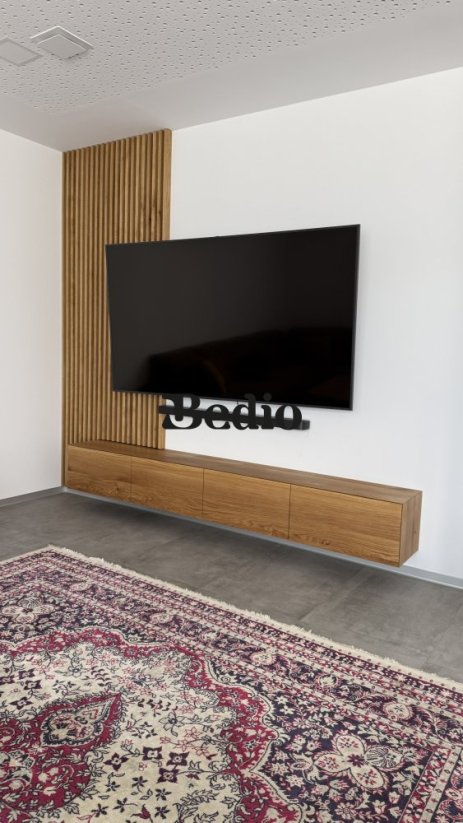 TV Skrinka s lamelami